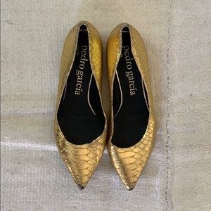 PEDRO GARCIA gold snakeskin flats